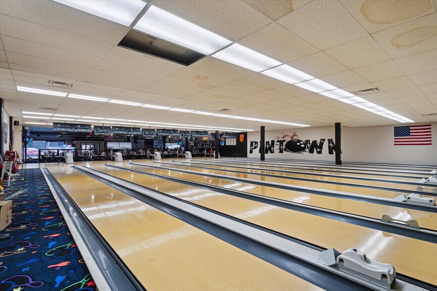 More Photos Of 142 N Saginaw St, Chesaning Bowling Alley For Sale