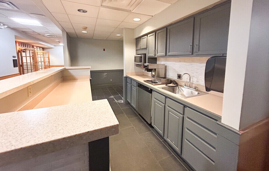 More Photos Of 2800 Gilbert Ave, Cincinnati Office For Sale