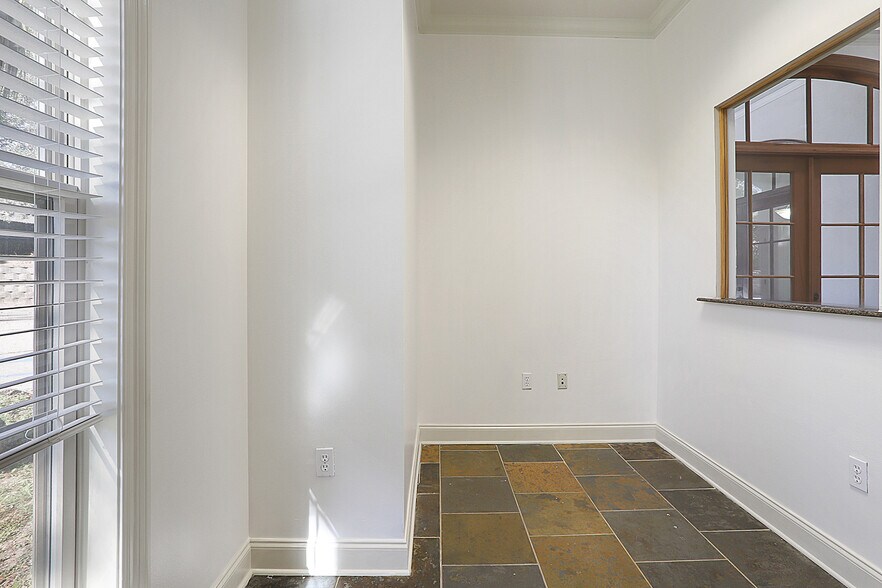 More Photos Of 10620 Timberlake Ave, Baton Rouge Medical For Lease
