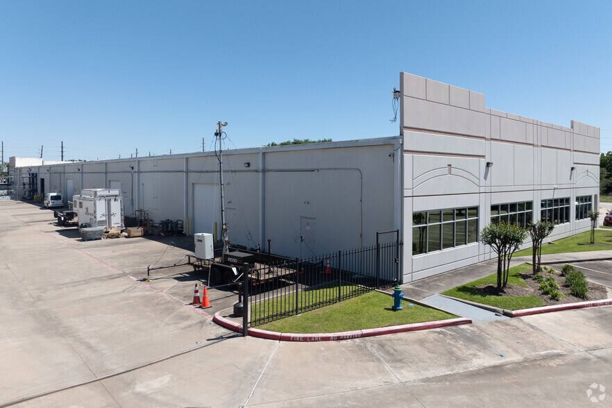 More Photos Of 20302 Park Row, Katy Light Distribution For Lease