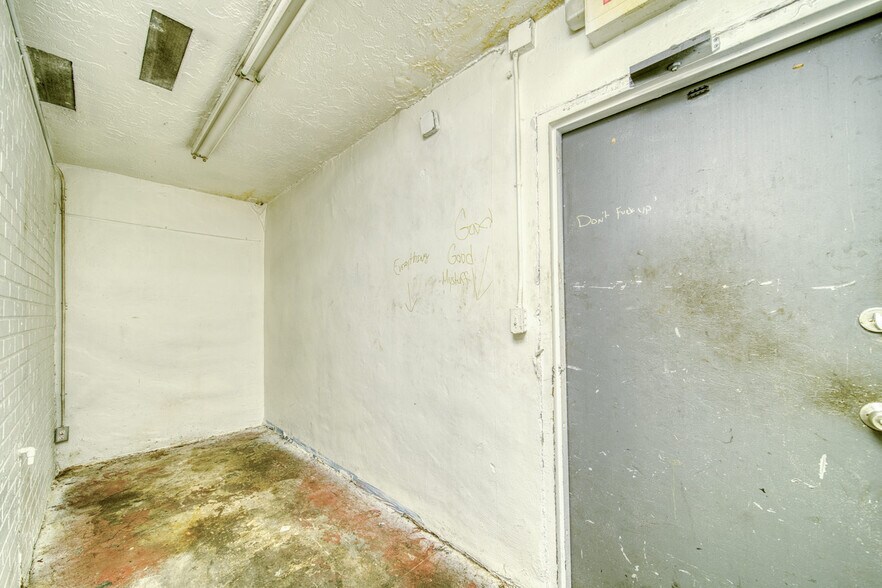 More Photos Of 601 NW 22nd Rd, Fort Lauderdale Restaurant For Sale