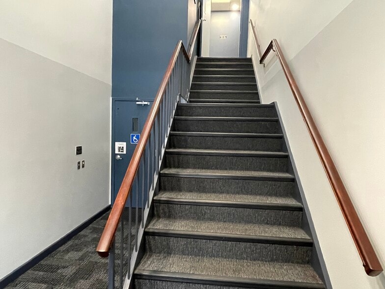 More Photos Of 277 Linden St, Wellesley Office For Lease