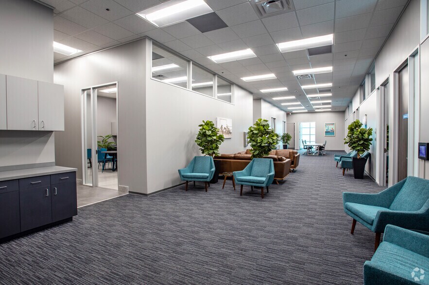 More Photos Of 2700 Louis Henna Blvd, Round Rock Warehouse For Lease