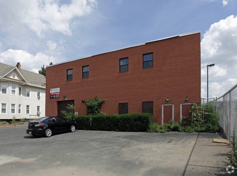 More Photos Of 2 Getty Ave, Clifton Service For Lease