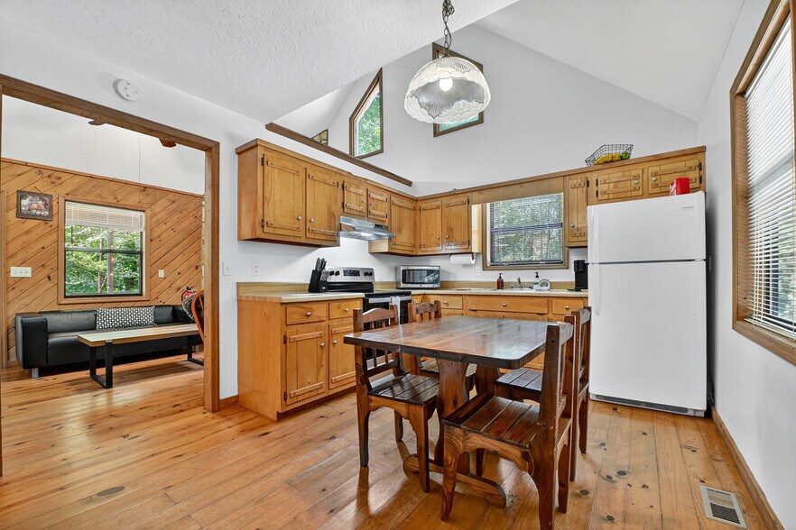 More Photos Of 77 Alpine Way, Blairsville Hotel For Sale