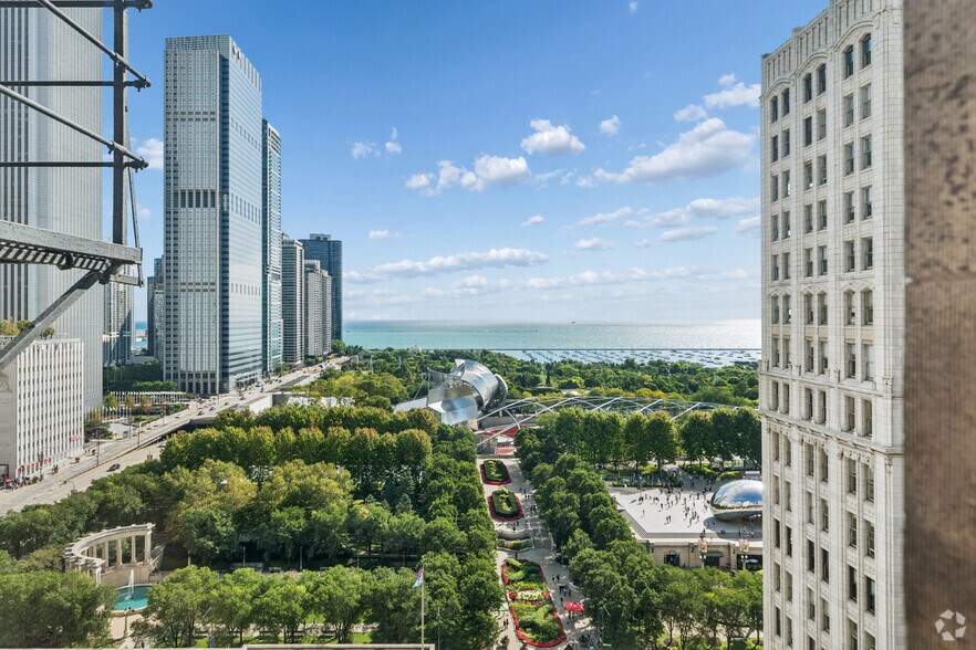 More Photos Of 111 N Wabash Ave, Chicago Office For Sale