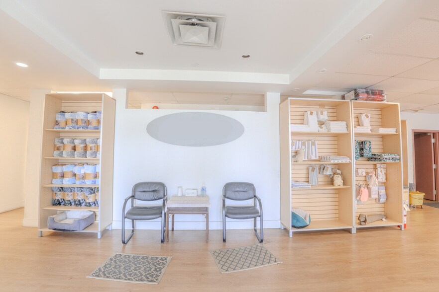 More Photos Of 181 Av Oneida, Pointe-claire Industrial For Sale