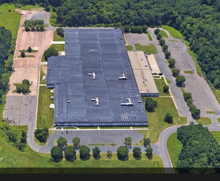 More Photos Of 18 Craftsman Rd, East Windsor Warehouse For Lease