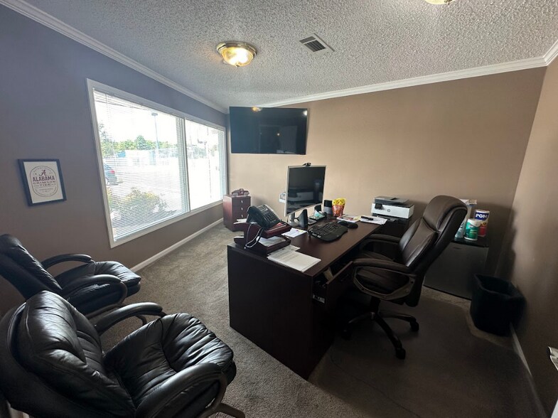 More Photos Of 310 Ford Dr, Columbus Office For Sale