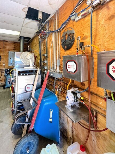 More Photos Of 509 1st St, Granite Carwash For Sale