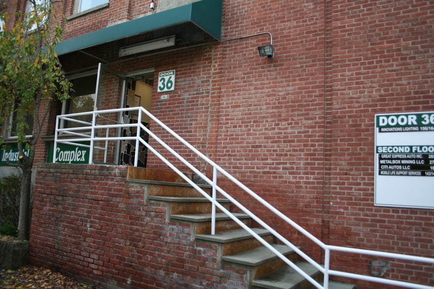 More Photos Of 3199 Albany Post Rd, Buchanan Warehouse For Lease