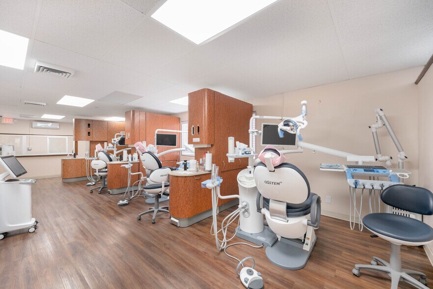 More Photos Of 5995-5997 Brockton Ave, Riverside Medical For Sale