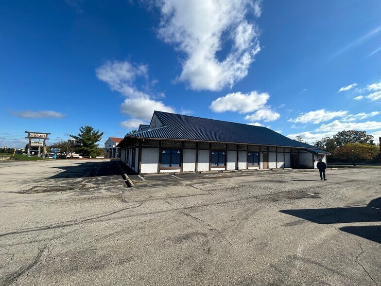 More Photos Of 8 Tech One Dr, Monroeville Restaurant For Lease