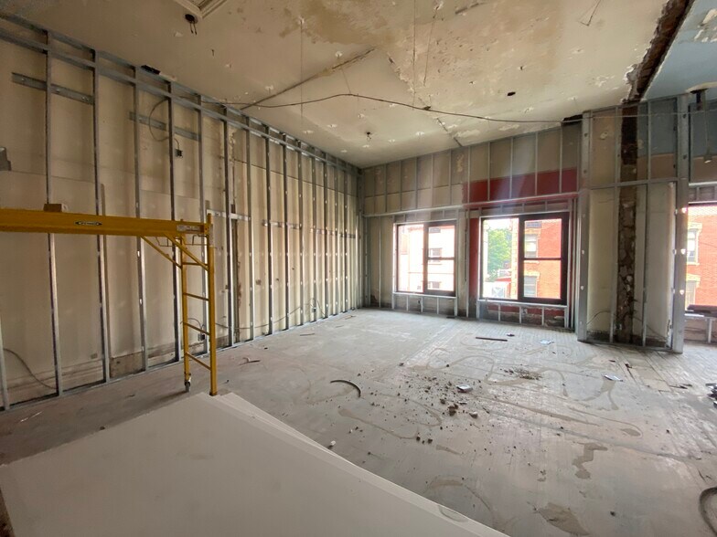 More Photos Of 694 Manhattan Ave, Brooklyn Storefront Retail Office For Lease