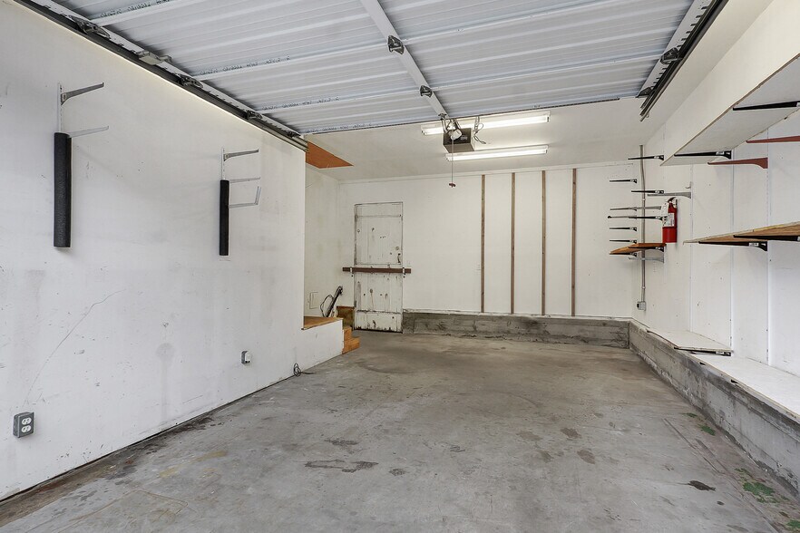 More Photos Of 23631 Edmonds Way, Edmonds Warehouse For Sale