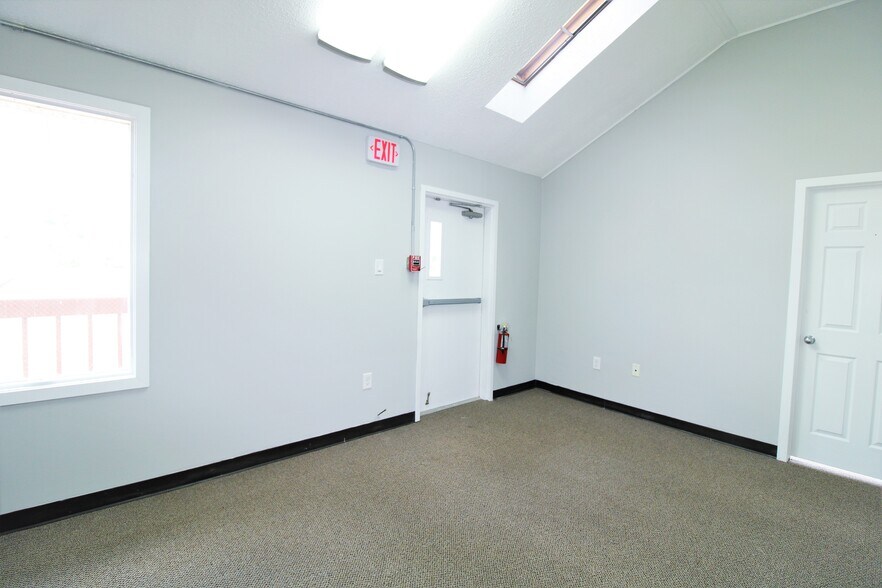 More Photos Of 538 Street Rd, Southampton Office For Lease