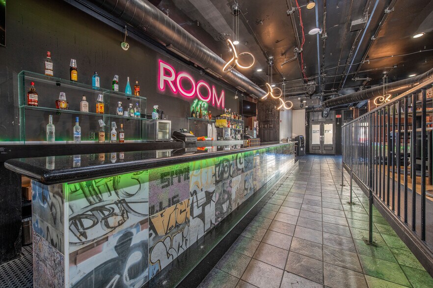 More Photos Of 112 Chestnut St, Philadelphia Storefront Retail Residential For Sale