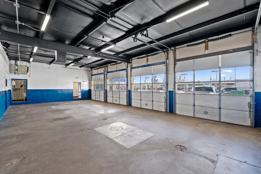 More Photos Of 4550 S Broadway, Englewood Showroom For Sale