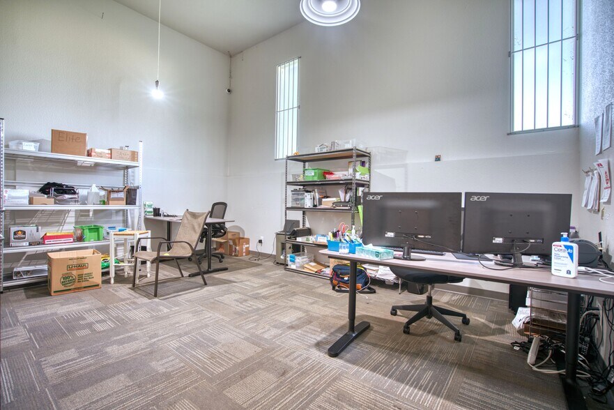 More Photos Of 6924 N 79th St, Niwot Warehouse For Sale