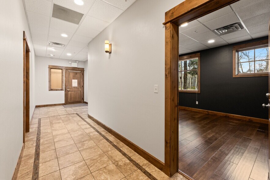More Photos Of 1940 W Dickerson St, Bozeman Office For Sale