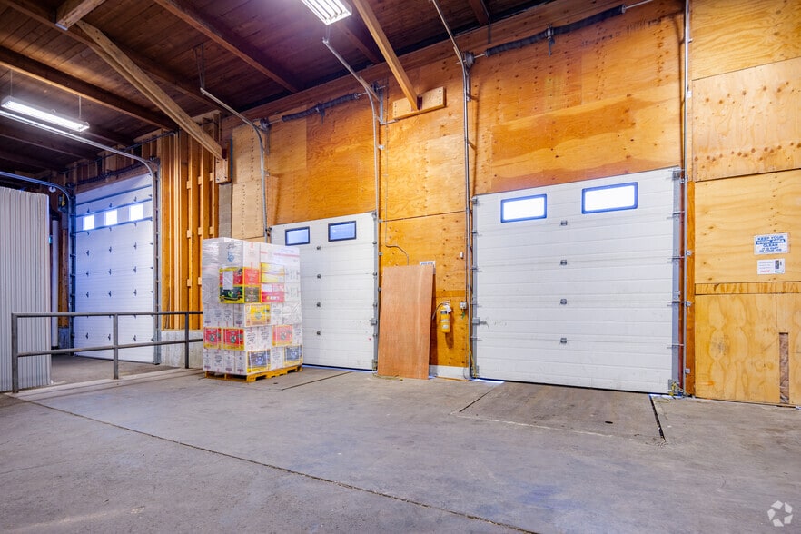 More Photos Of 12140-12160 103A Av, Surrey Warehouse For Lease