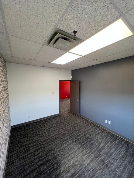 More Photos Of 643-675 Boul Curé-Labelle, Laval Storefront Retail Office For Lease