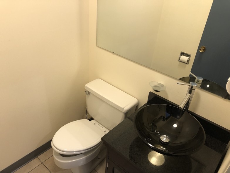 More Photos Of 512 Higgins Rd, Park Ridge Office For Lease