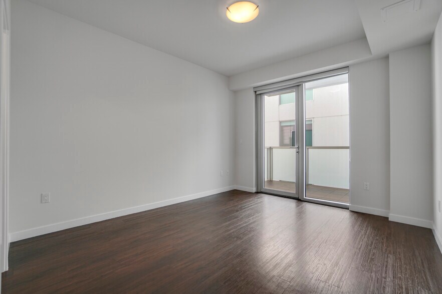 More Photos Of 525 Santa Monica Blvd, Santa Monica Apartments For Sale