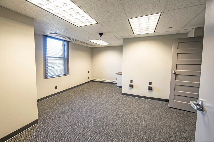 More Photos Of 826 Brookline Blvd, Pittsburgh Storefront Retail Office For Sale