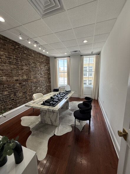 More Photos Of 263 King St, Charleston Office For Lease
