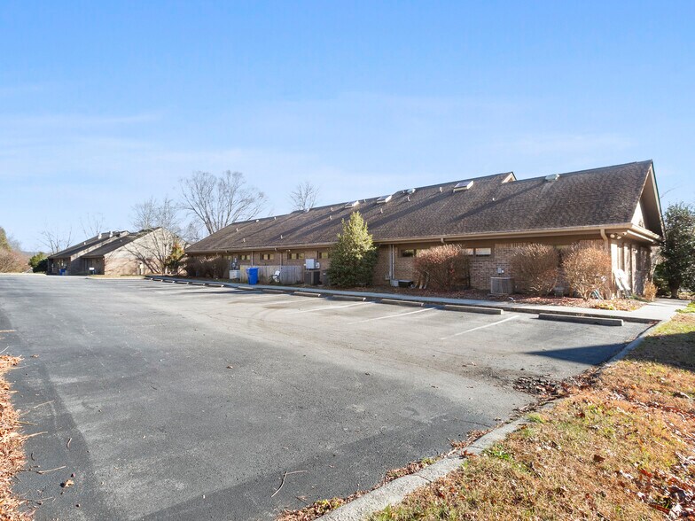 More Photos Of 157 Medical Park Dr, Brevard Medical For Lease