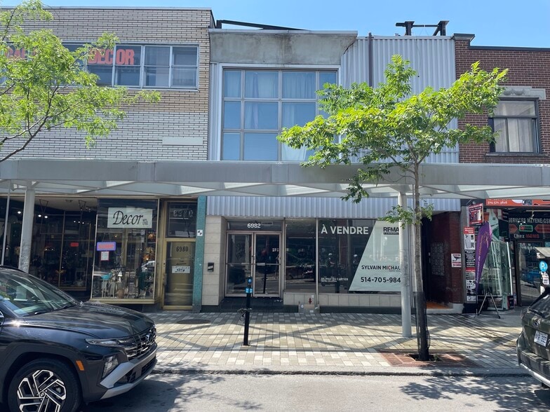 Primary Photo Of 6982-6984 Saint-Hubert Rue, Montréal Storefront Retail Residential For Sale