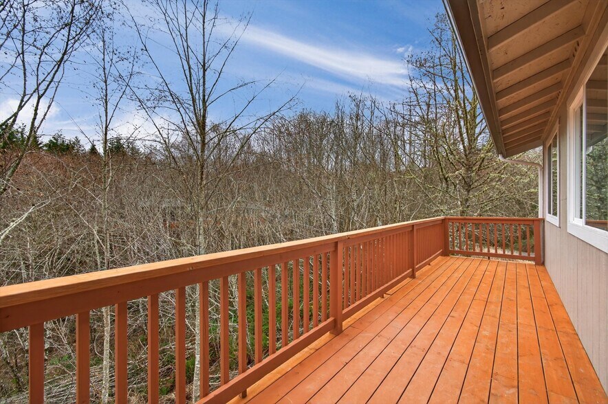 More Photos Of 11 Sun Crest Ln, Cathlamet Multifamily For Sale
