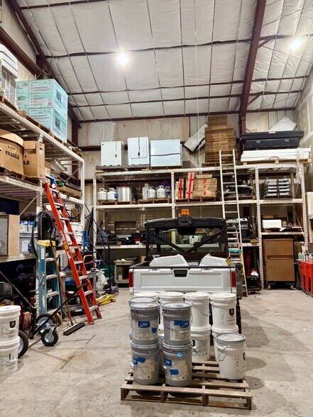More Photos Of 326 Almedia Rd, Saint Rose Warehouse For Lease