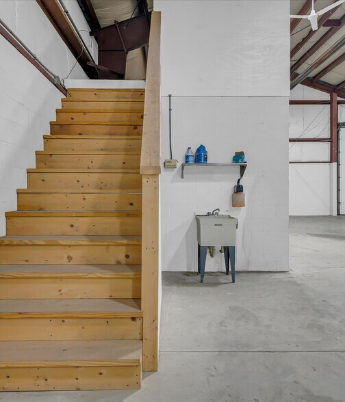 More Photos Of 12525 E 9 Mile Rd, Warren Warehouse For Sale