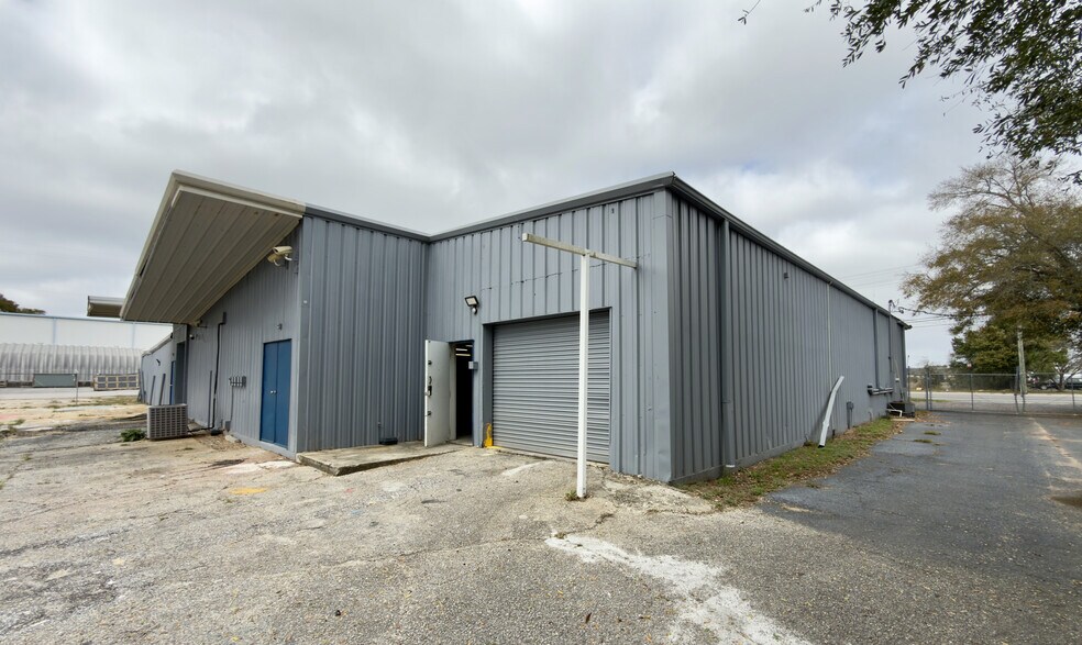 More Photos Of 3885 N Palafox Hwy, Pensacola Warehouse For Sale
