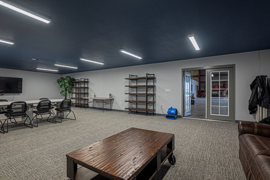 More Photos Of 3500 Confederate Rd, El Paso Warehouse For Sale