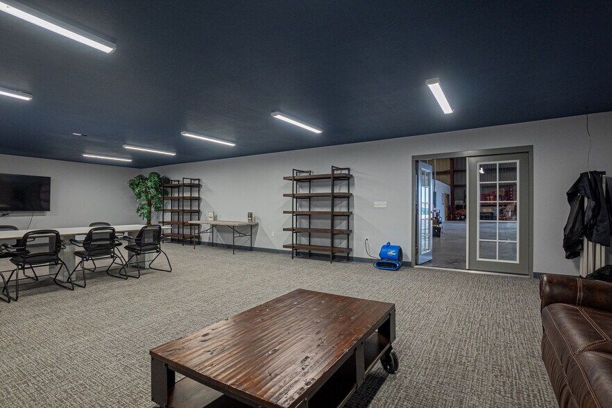 More Photos Of 3500 Confederate Rd, El Paso Warehouse For Lease