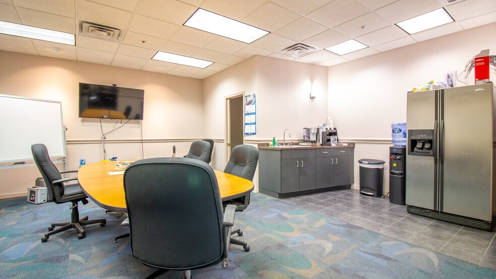 More Photos Of 1601-1605 Sunshine Dr, Clearwater Warehouse For Sale