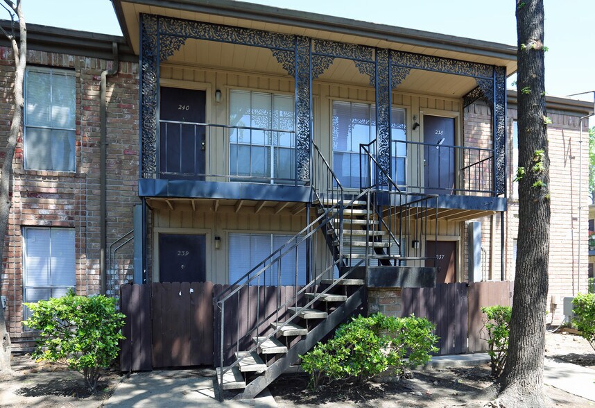 More Photos Of 10000 Hammerly Blvd, Houston Apartments For Sale