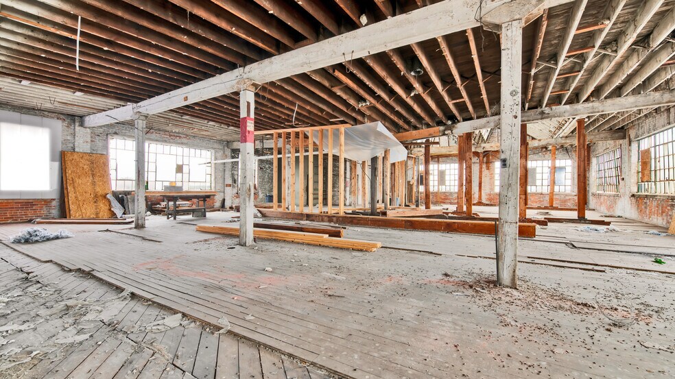 More Photos Of 2941 E Warren Ave, Detroit Apartments For Sale