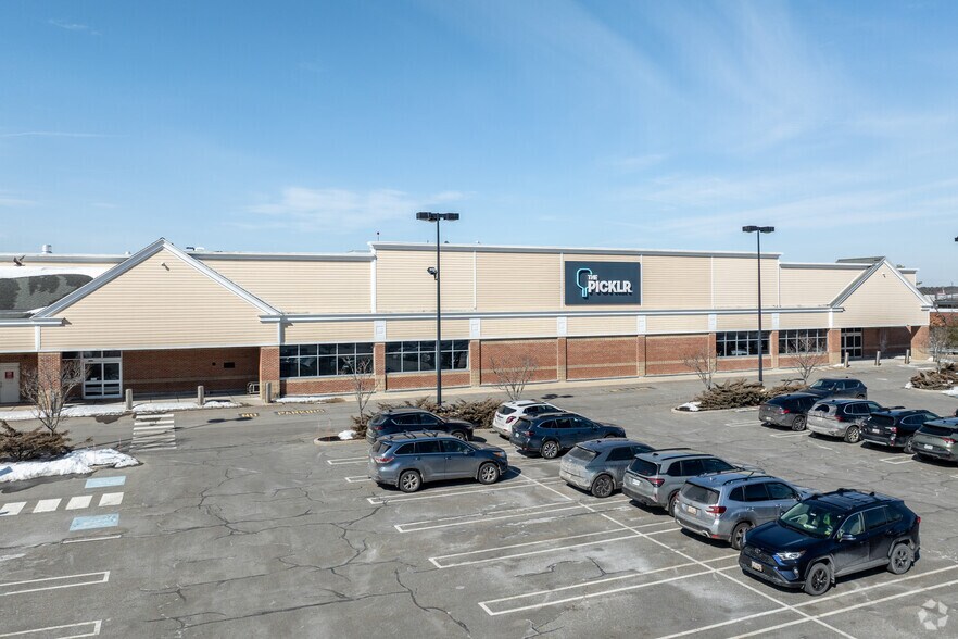 Primary Photo Of 17 Main St, Westbrook Storefront For Lease