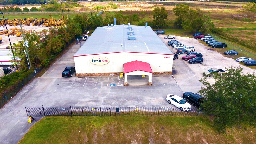 More Photos Of 4545 S Sam Houston Pkwy E, Houston General Retail For Sale