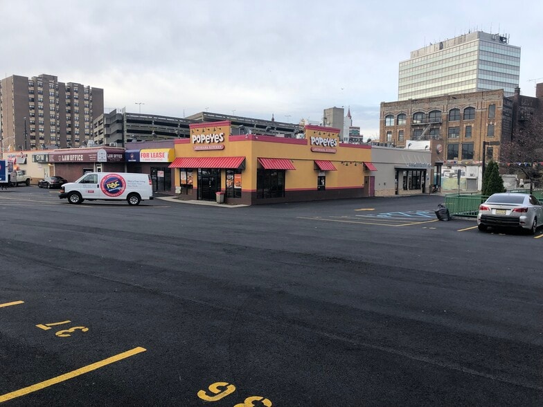 More Photos Of 237-251 Market St, Paterson Storefront Retail Office For Lease