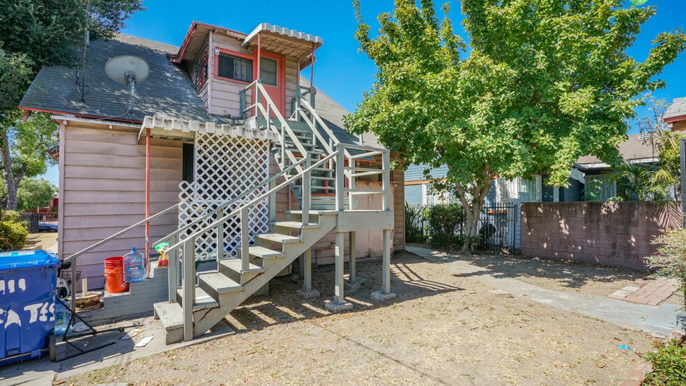 More Photos Of 1111 W 47th St, Los Angeles Apartments For Sale
