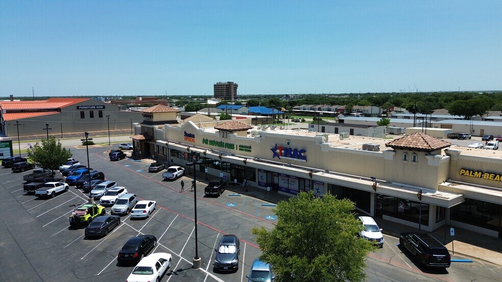 More Photos Of 3809 Call Field Rd, Wichita Falls Unknown For Lease