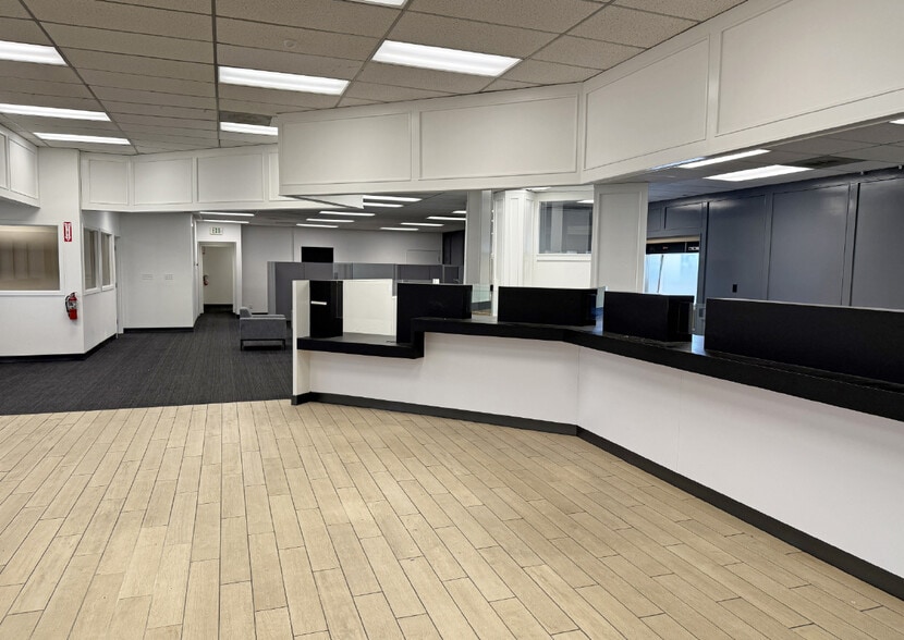 More Photos Of 4301 Wyoming Blvd, Albuquerque Bank For Sale