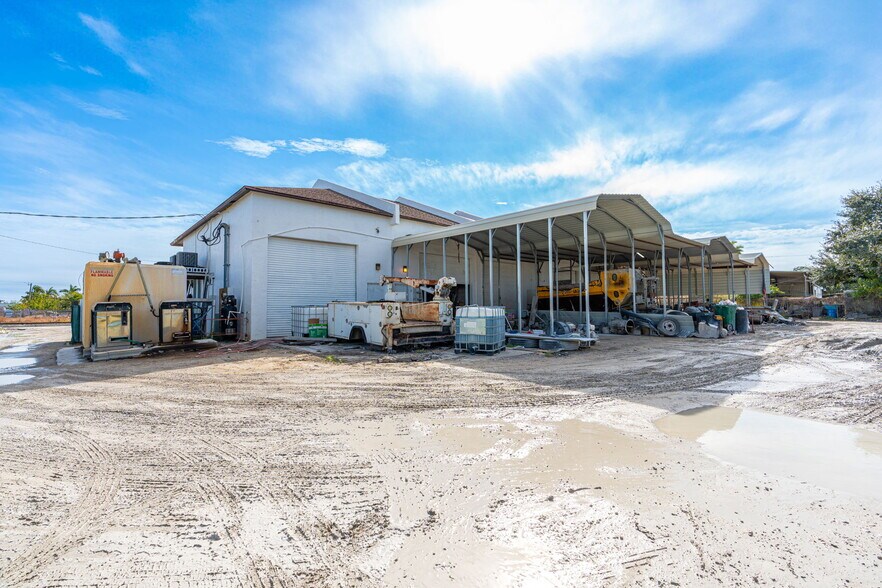 More Photos Of 2700 Evans Ave, Fort Myers Light Manufacturing For Sale