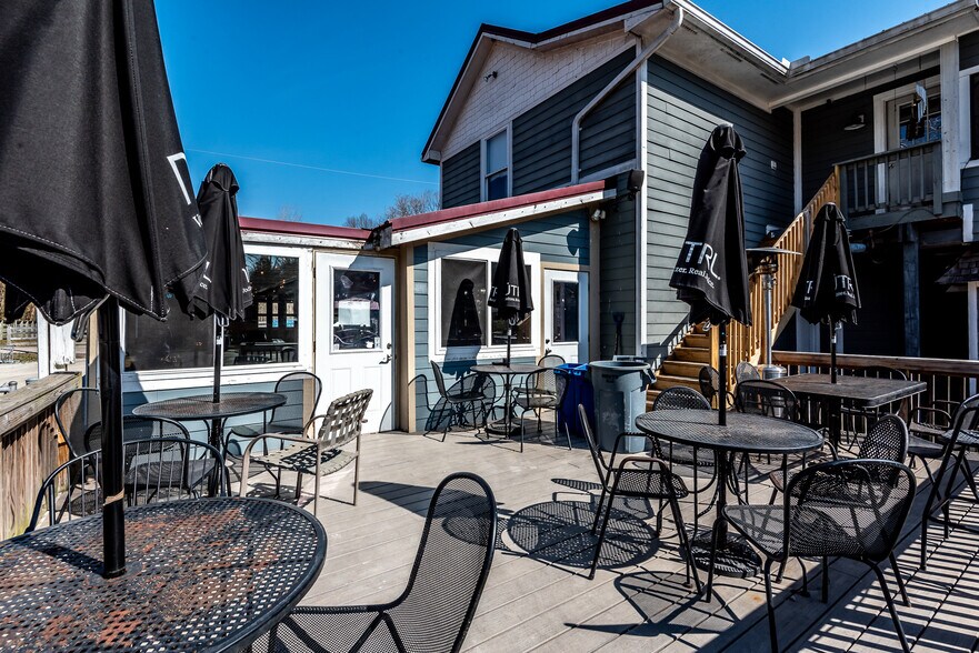 More Photos Of 5527 Oregonia Rd, Oregonia Restaurant For Sale