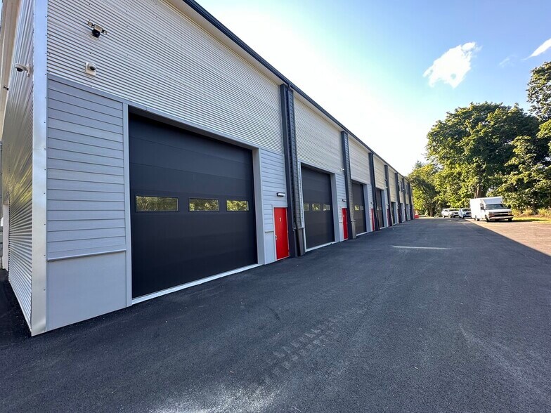 More Photos Of 15 Commerce St, Hawthorne Parking Garage For Lease